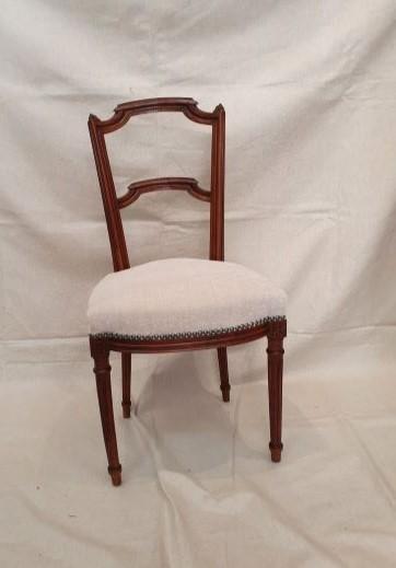 chaise de style Louis XVI
